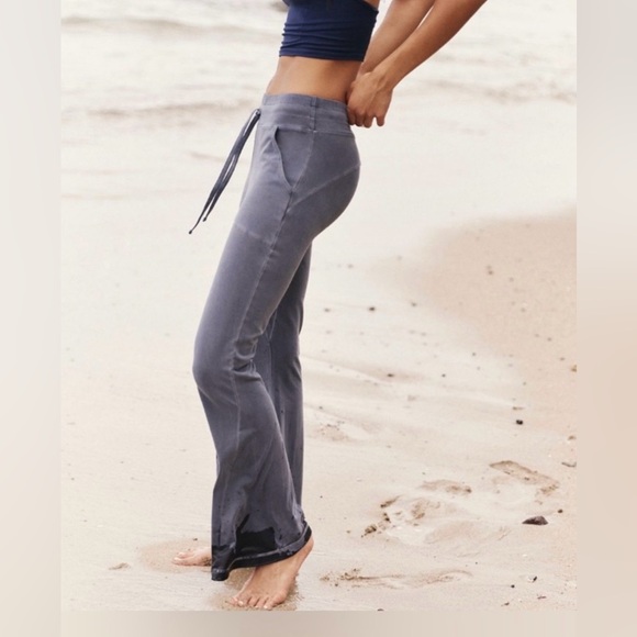 NWT Free People FP Movement New Flow Flares - vintage indigo - Picture 2 of 8